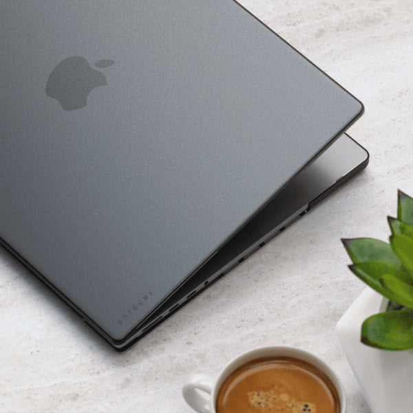 Satechi MacBook Pro 16 M1 (A2485)/M2 (A2780) Skal Eco-Hardshell Case Mörk transparent