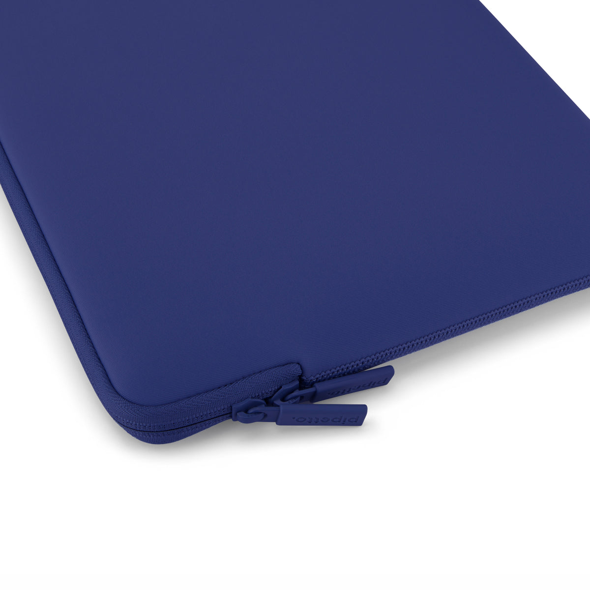 Pipetto MacBook Neo 13 Sleeve Classic Fit Sleeve Luminous Blue