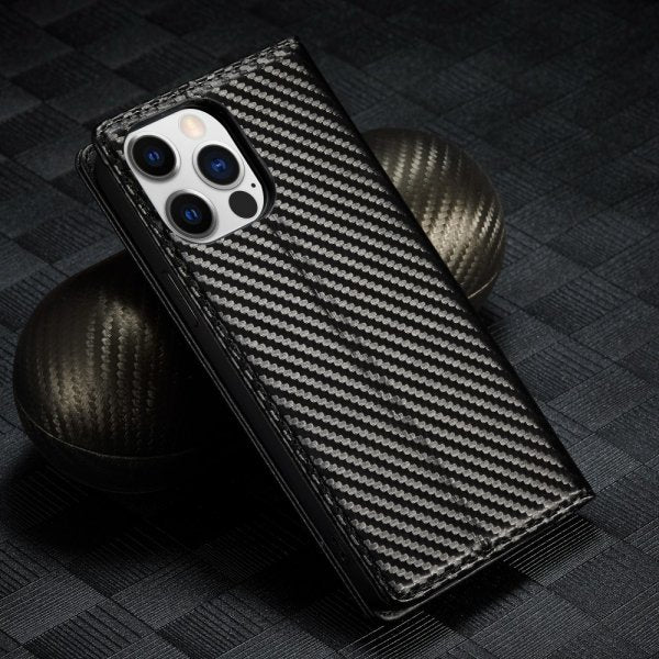 Lc.Imeeke iPhone 15 Pro Max Etui Karbonfibertekstur Rød Stripe Vertical Svart