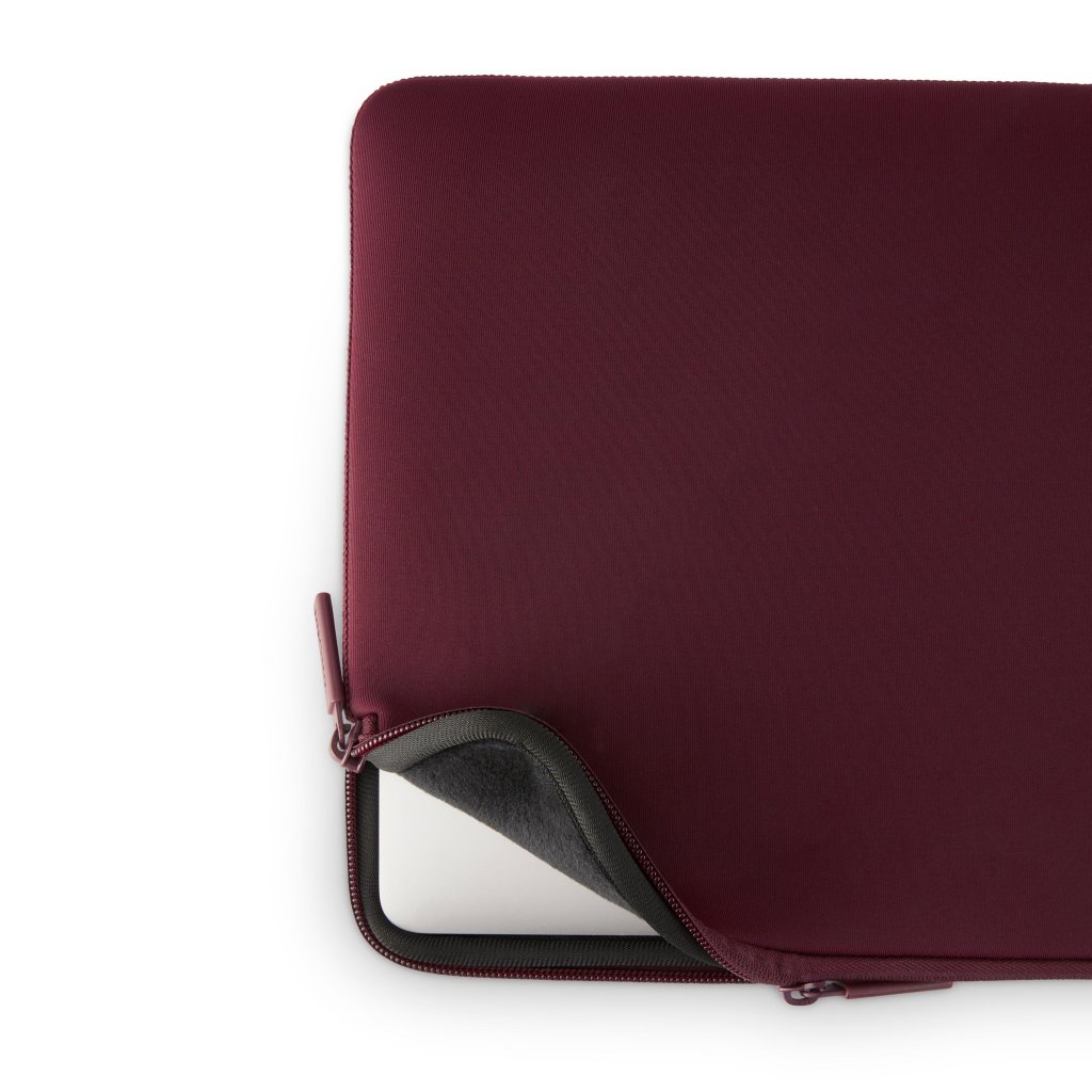Pipetto Classic Fit Sleeve for MacBook Neo burgunder