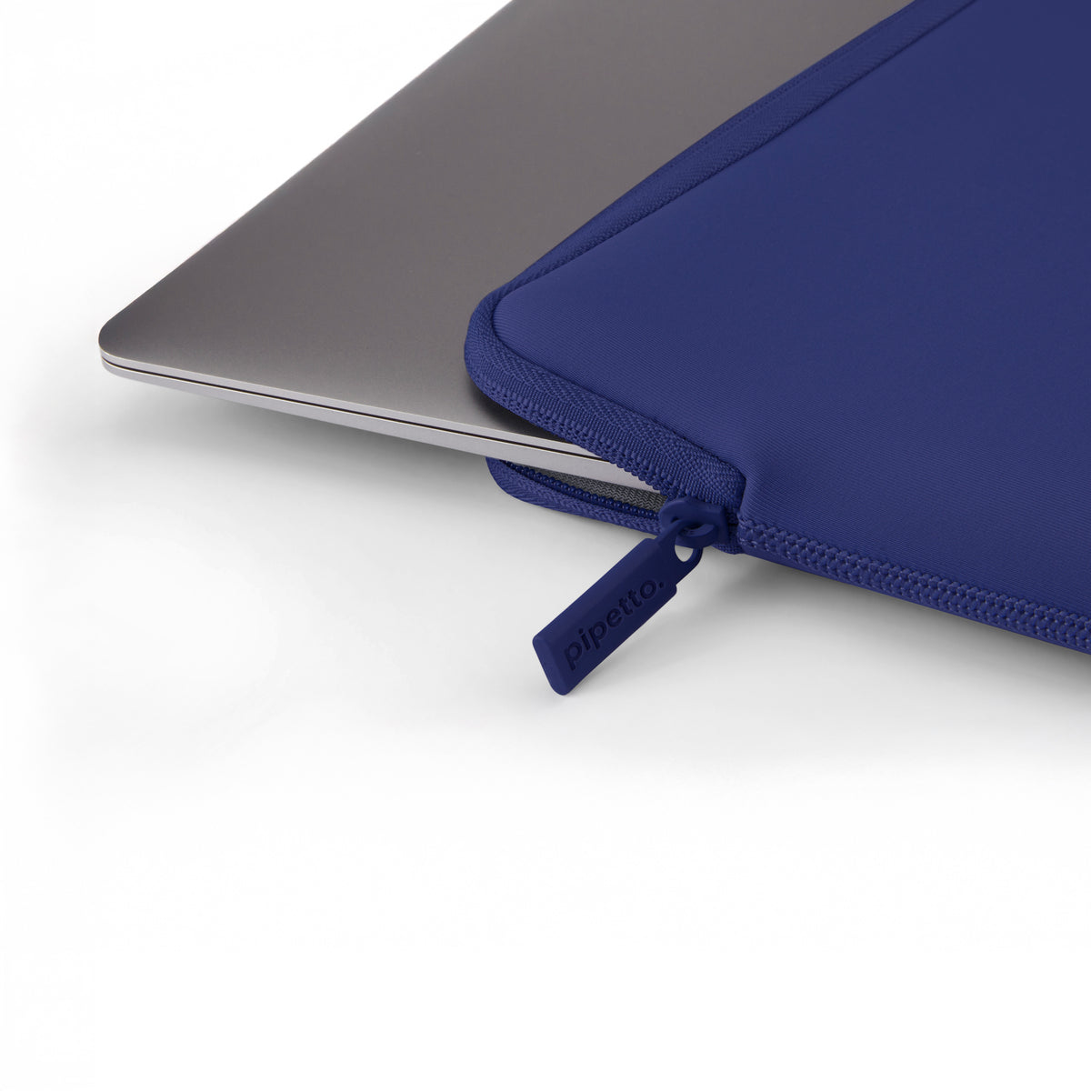 Pipetto MacBook Neo 13 Sleeve Classic Fit Sleeve Luminous Blue