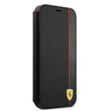 Ferrari iPhone 13 Etui Carbon Effect Metal Logo Vertical Stripe Svart