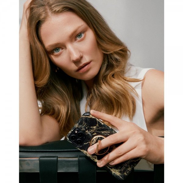 Ideal of Sweden iPhone 13 Deksel Fashion Case Golden Smoke Marble
