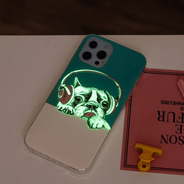 iPhone 14 Pro Deksel Motiv Hund med Hodetelefoner