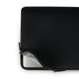 Pipetto Classic Fit Sleeve for MacBook Neo Svart