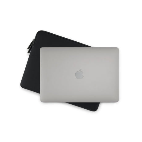 Pipetto Classic Fit Sleeve for MacBook Neo 13 Svart