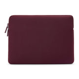 Pipetto Classic Fit Sleeve for MacBook Neo burgunder