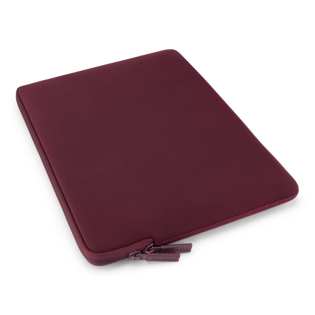Pipetto Classic Fit Sleeve for MacBook Neo burgunder