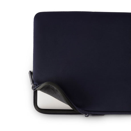 Pipetto Classic Fit Sleeve for MacBook Neo 13 Mørkblå