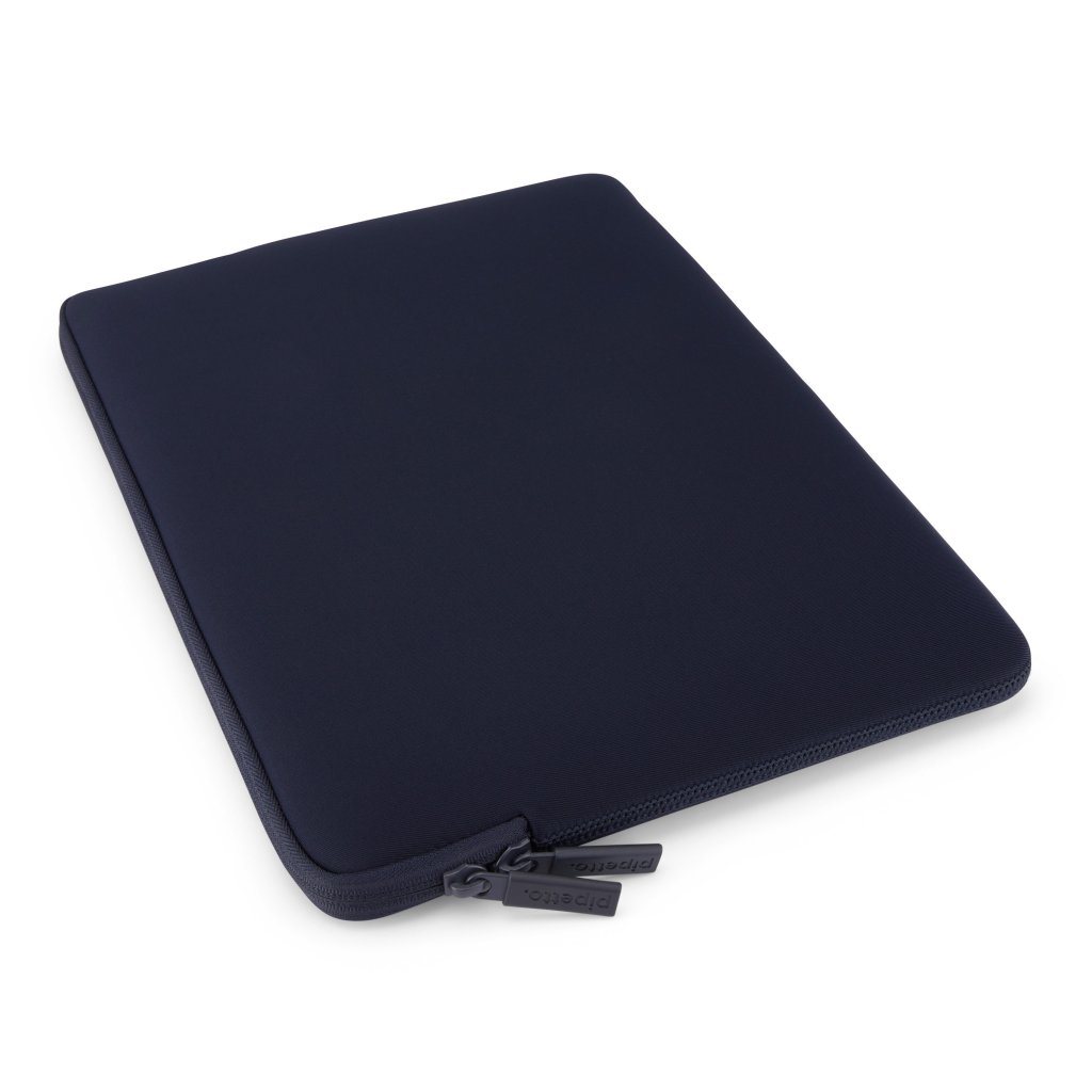 Pipetto Classic Fit Sleeve for MacBook Neo mørkeblå