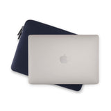 Pipetto Classic Fit Sleeve for MacBook Neo mørkeblå