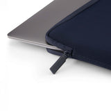 Pipetto Classic Fit Sleeve for MacBook Neo mørkeblå