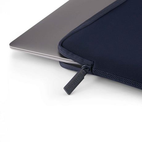 Pipetto Classic Fit Sleeve for MacBook Neo 13 Mørkblå