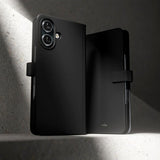 Puro iPhone 16 Plus Etui Wallet Stand Svart