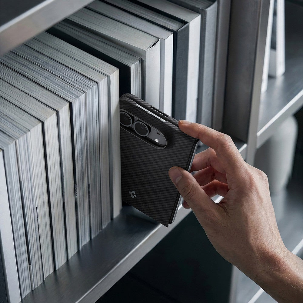 Spigen iPhone Duo Deksel Air Skin Aramid MagFit Svart