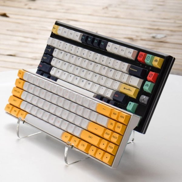 Utstillingsstativ for to tastaturer