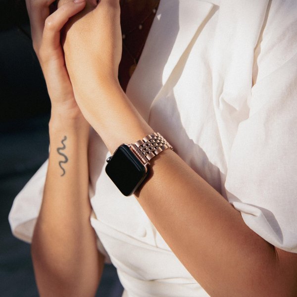Apple Watch 44/45/46mm/Ultra 49mm Armbånd Metal Rosegull