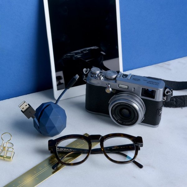 COSMO Lightningkabel med förvaring 1.2 meter Vit