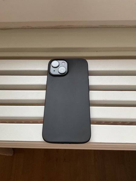 iPhone 15 Deksel Feather Series Raven Black